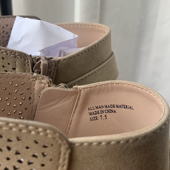 Open-Toe Heeled Booties - Picture 4 of 5